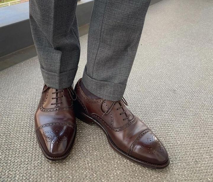 BROWN LACE UP OXFORDS